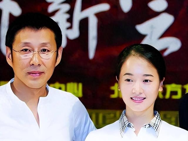 陈道明：娶央视主持人恩爱42年，和妻子互相成就，女儿是他的骄傲 